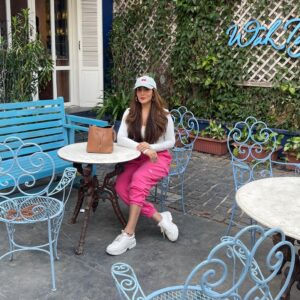 Sudeepa Singh Instagram - Baby’s day out !!🥰👀. Thank u soo much @tajmahalteahousemumbai for your warm hospitality!!! Gonna come back super soon!! 💜☕️