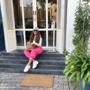Sudeepa Singh Instagram - Baby’s day out !!🥰👀. Thank u soo much @tajmahalteahousemumbai for your warm hospitality!!! Gonna come back super soon!! 💜☕️