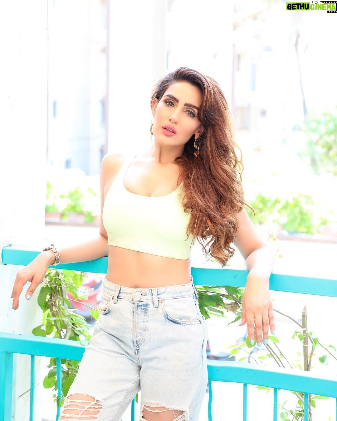 Sudeepa Singh Instagram - Summer is here!!!!๐๐super fun shoot with very talented @ibphotography27 and thank you @lovenlatte for such a pretty place!!
