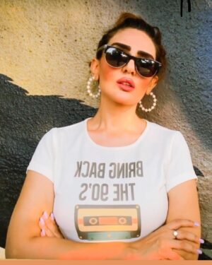 Sudeepa Singh Instagram - Bring back the 90’s plz..👀🖤 wearing 💁‍♀️@ewayoung