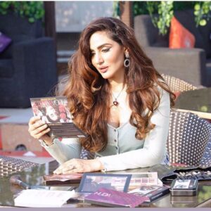 Sudeepa Singh Instagram - Thank u 🙏 next plz 💋 in love with @nykaacosmetics 💄