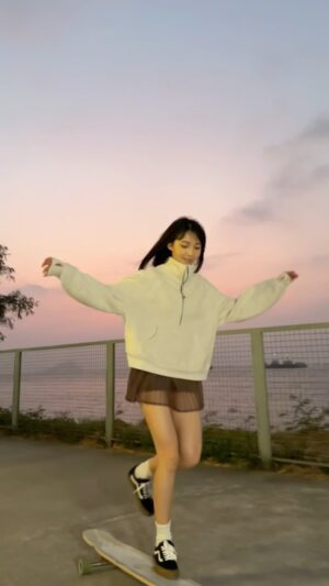 Suey Kwok Instagram - Magic hour in the first day of 2024 🌅 💫

#20240101