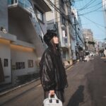 Suey Kwok Instagram – 晚上11點買了第二天早上9點半的機票
帶着五年前剩下的50000 Won 大概$300港幣安全抵達 ✈️✈️
表示十分興奮😄😄🐒