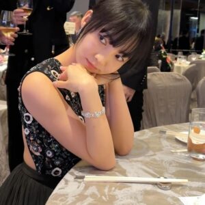 Suey Kwok Instagram - 最近常宅在家 可以打扮出門 精神😀✨ Wardrobe @emperorjewellery @needleandthreadlondon @jedlane_dress_rental