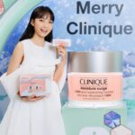 Suey Kwok Instagram - 還有一個月就到聖誕🎄我已經開始準備禮物🎁💝 @CliniqueHK 限量珍藏版聖誕倒數月曆內藏24件皇牌熱賣產品，由護膚到彩妝，包羅萬有，絕對有驚喜😁 先偷偷透露給大家💬 全港銷量No.1的 #Laser淡斑去印精華 、 #粉紅爆水啫喱 及一系列熱賣彩妝產品都可以一次過擁有！簡直可以照顧到所有的肌膚需要✨ 送給好友和自己收藏都是很好的選擇。 🎁！購物滿HK$600更可以低至2折的價錢（優惠價HK$488）入手！ 當然還有其他節日限定禮遇💫多款皇牌產品買1享2！ ✨購買 #爆水珠珠精華 48ml即享額外 #粉紅爆水眼部精華 15ml✨ 秋冬我最著重保濕💦人氣皇牌粉紅爆水系列更是我長期的Hydration Essentials! 輕盈水凝配方令肌膚及眼周全日持久保濕，就算拍攝全日妝容一樣超貼服，保持水嫩飽滿💖！ ✨ 買激光活膚緊緻面霜50ml更可享額外激光活膚緊緻面霜15ml✨ 除了足夠保濕，拍攝時緊緻立體的輪廓當然也是重點！激光活膚緊緻系列激增膠原蛋白，同時保濕加強修復力，減淡細紋乾紋，令我的肌膚更緊緻有彈性！打造全方面彈滑肌膚🧏！ 另外更有多款皇牌產品節日限定套裝💫低至4折即可入手！18/11起購買2套或以上節日套裝（指定產品除外）更可享額外8折優惠！今個聖誕就與Clinique一起Share The Joy💝 @CliniqueHK #CliniqueHK #MerryClinique #NorthPoleLab @kingswaypr.mkt