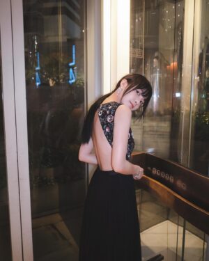 Suey Kwok Instagram - 最近常宅在家 可以打扮出門 精神😀✨

Wardrobe @emperorjewellery @needleandthreadlondon @jedlane_dress_rental