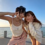 Suey Kwok Instagram - Okinawa ☀️🕶️🕶️ 「右 左 右 don ka 」 陳葦璇：呢四年我以為佢嘅手腳協調會有進步😂… 郭思：你隻鞋冇事呀嘛😂 #四年後又再一齊旅行😄