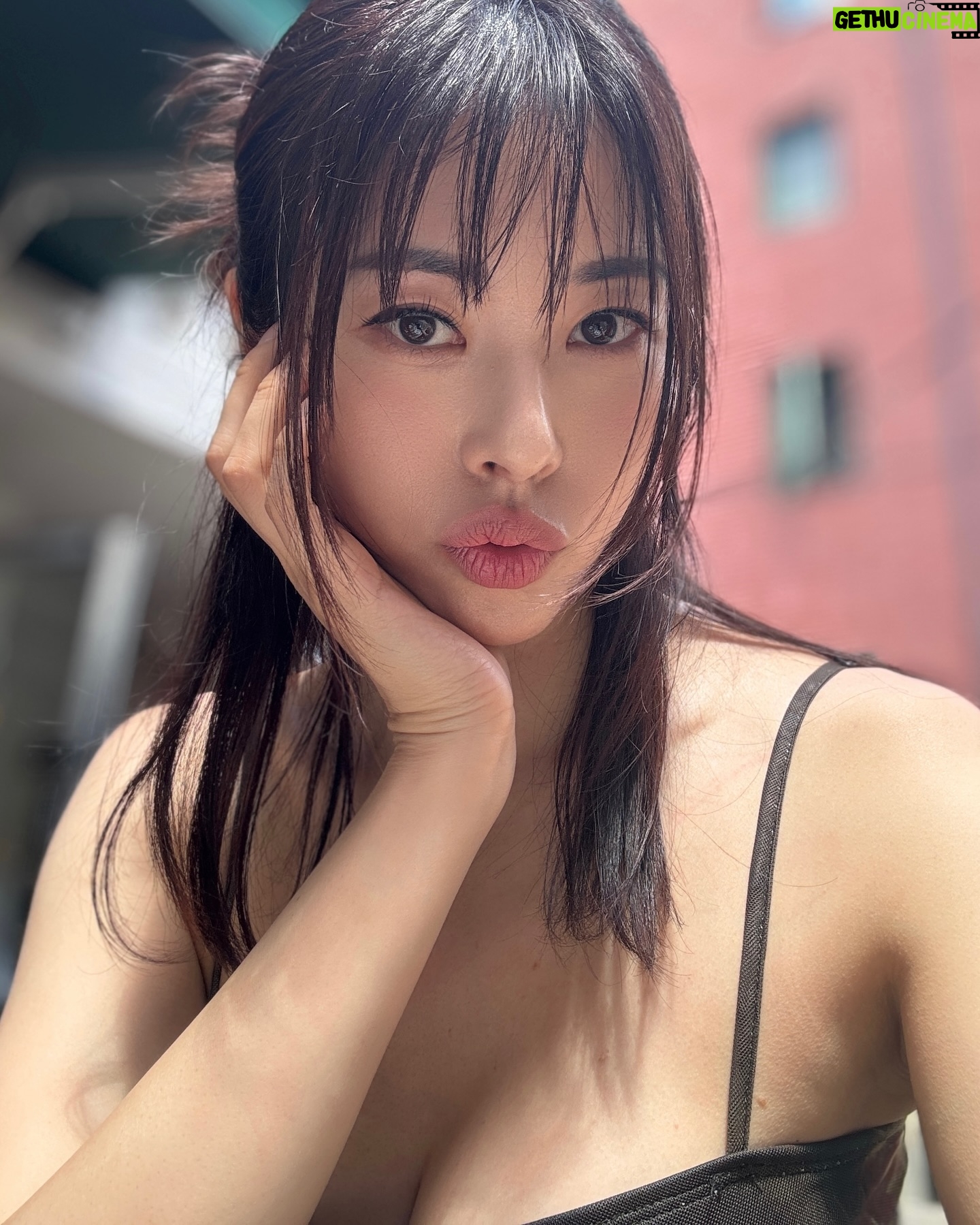Suh Dong-joo - 7.6K Likes - 여름이었다, 어제 🙈
Makeup @cha_jisoo
Hair @yellow_h_a