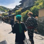 Suh Dong-joo Instagram - 일본 출장🙂 한상윤 작가님 덕분에 엄마와 아저씨까지 다함께 즐겁고 바쁜 일정을 소화하고 잘 돌아왔어요 thank you @happypigart