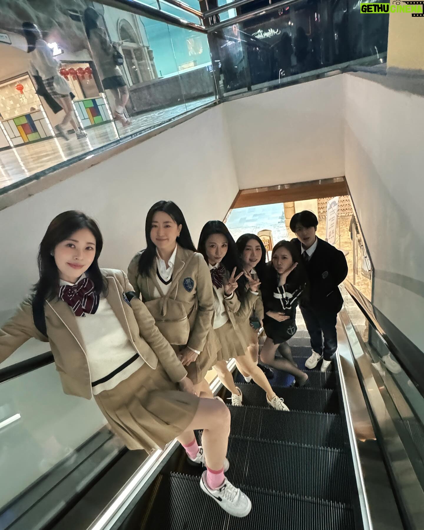 Suh Dong-joo Instagram - Love you girls so much 🩵 thank you🩵