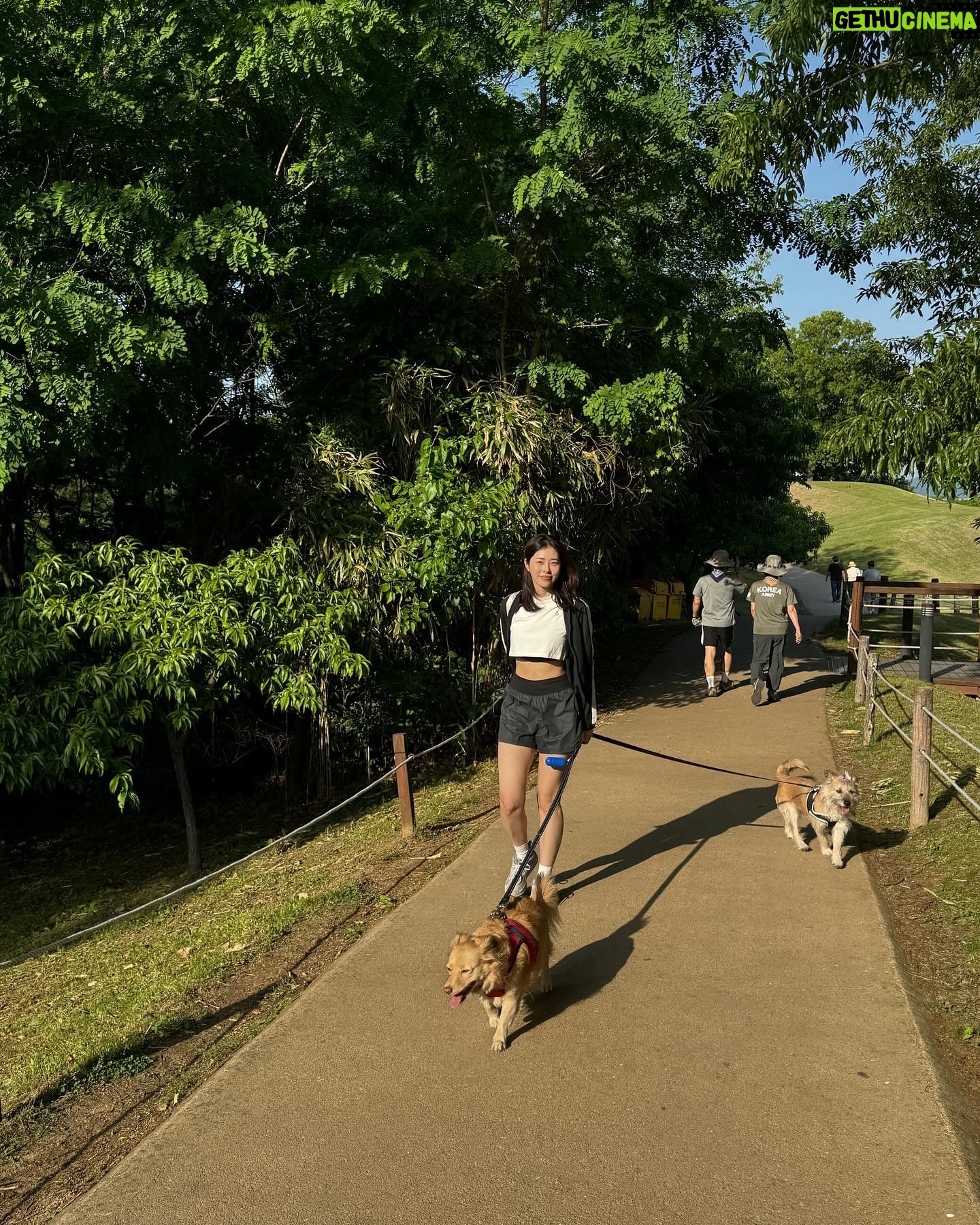 Suh Dong-joo - 7.4K Likes - 날씨 좋았던 지난 주말 💛 the perfect weather to stroll around 💛