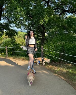 Suh Dong-joo Instagram - 날씨 좋았던 지난 주말 💛 the perfect weather to stroll around 💛