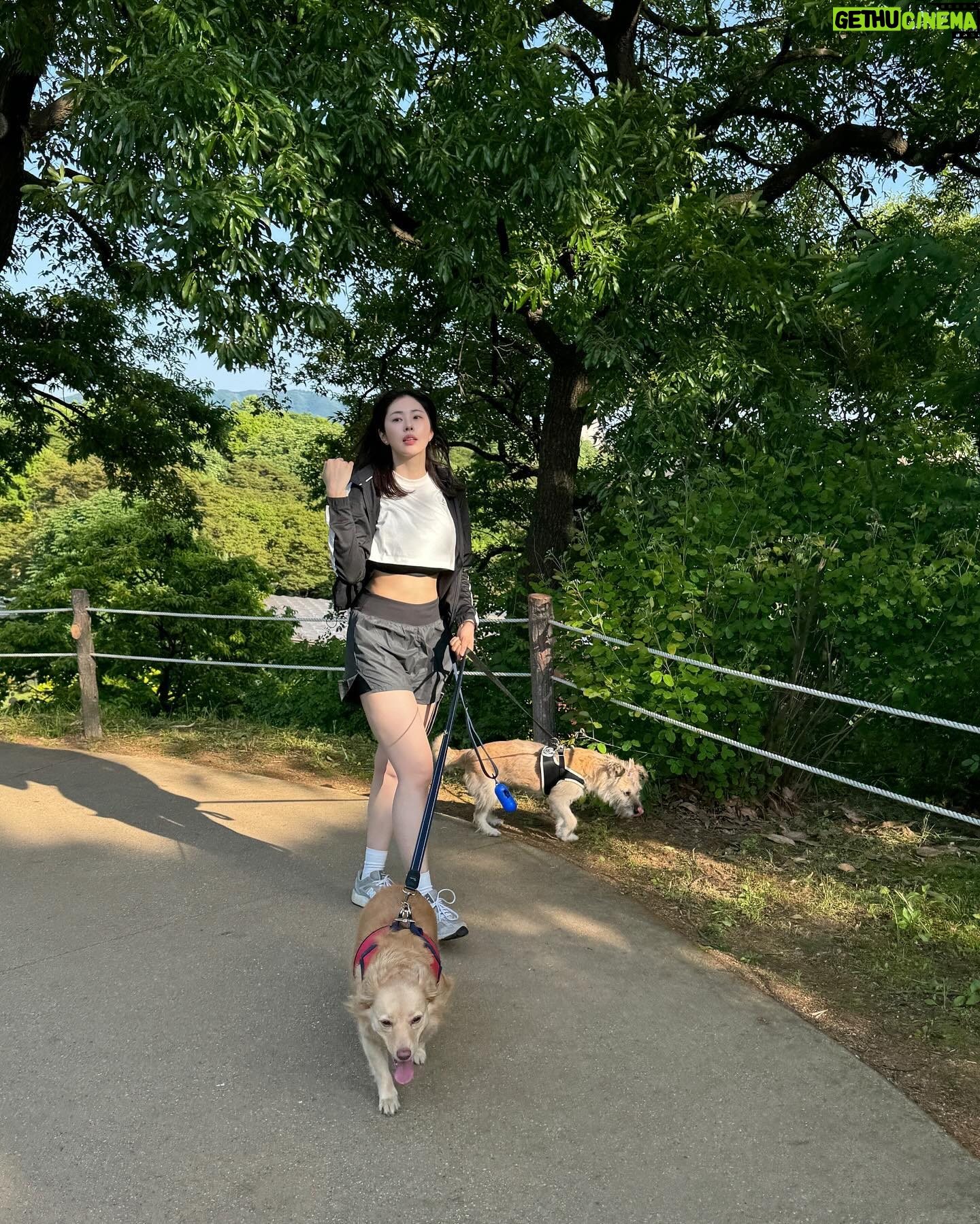 Suh Dong-joo - 7.4K Likes - 날씨 좋았던 지난 주말 💛 the perfect weather to stroll around 💛