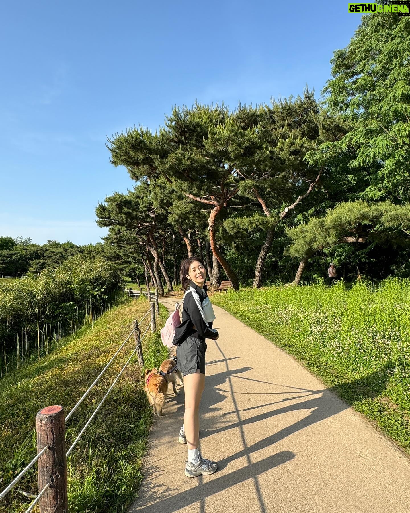 Suh Dong-joo - 7.4K Likes - 날씨 좋았던 지난 주말 💛 the perfect weather to stroll around 💛