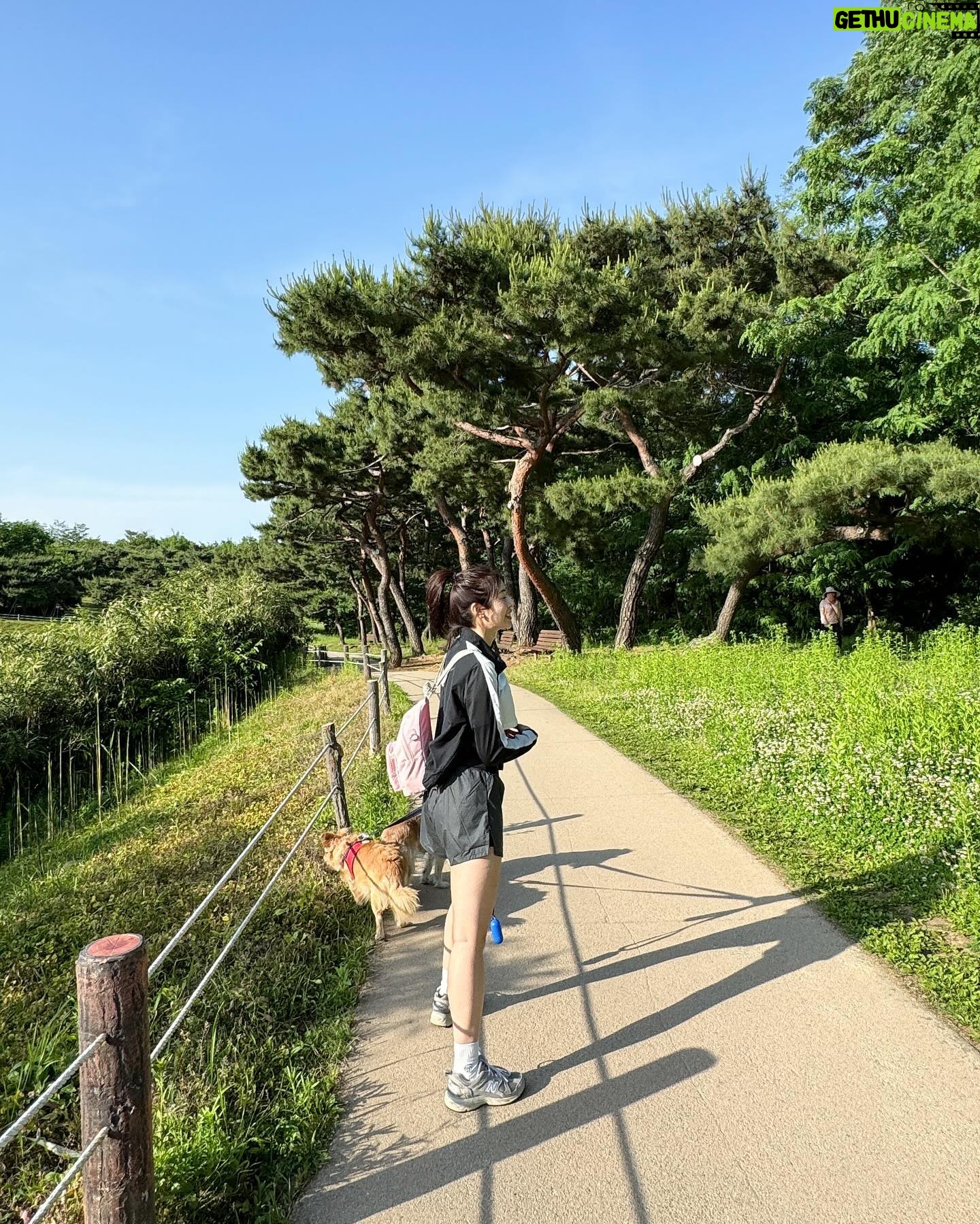 Suh Dong-joo - 7.4K Likes - 날씨 좋았던 지난 주말 💛 the perfect weather to stroll around 💛