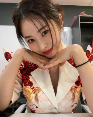 Suh Dong-joo Instagram - JTBC의 새로운 프로그램 <새로고침> 잘 보고 계시나요? 많관부🙂 감사합니다! 매주 목요일 밤 10시반 #새로고침