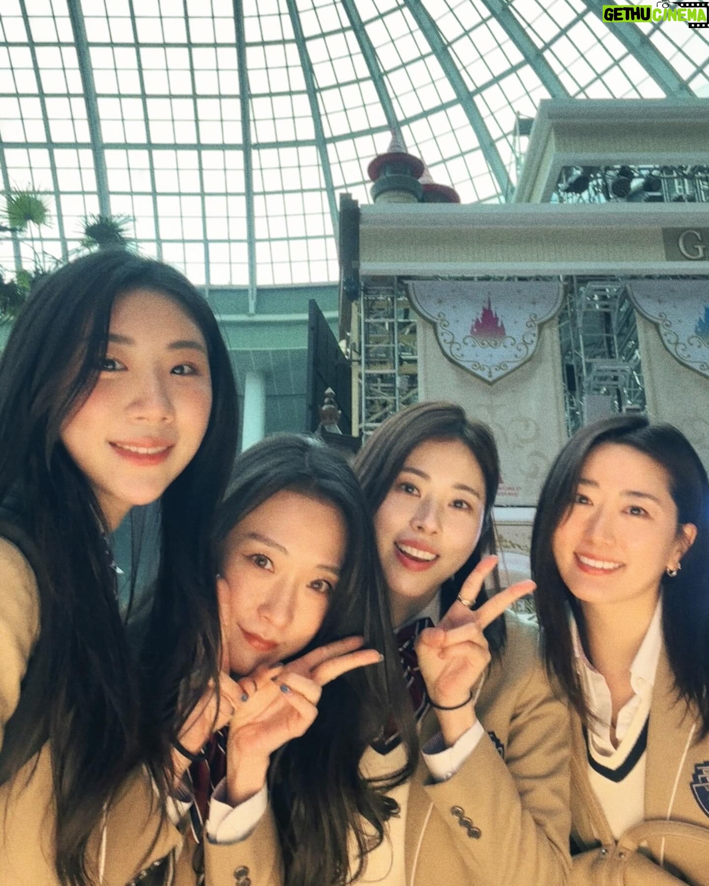 Suh Dong-joo Instagram - Love you girls so much 🩵 thank you🩵