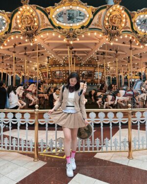 Suh Dong-joo Instagram - 행복한 요즘 🎂🍰