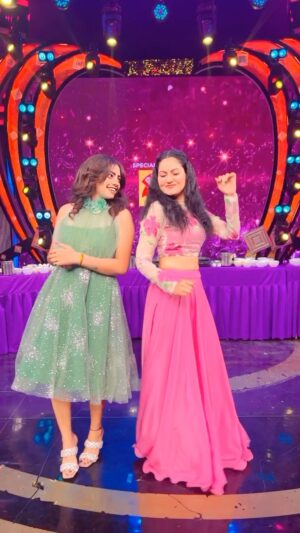 Suhasini Instagram - Following trends in shoot gap 👻✨ with my co-actress 
.
.
.
#startup #actress #teluguactress #susmithaanala #artistsoninstagram #telugucinema #newreels