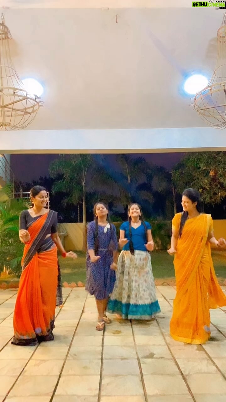 Suhasini - 8.2K Likes - Missing all my devatha fam❣️❣️
@ri.dhi8535
@aahanaa_barfi
@bhargavaguttikonda_actor
#devathaserial #devatha #teluguserial #teluguserialactress #instafeed #instareels #instaceleb
#suhasiniactress #starmaa