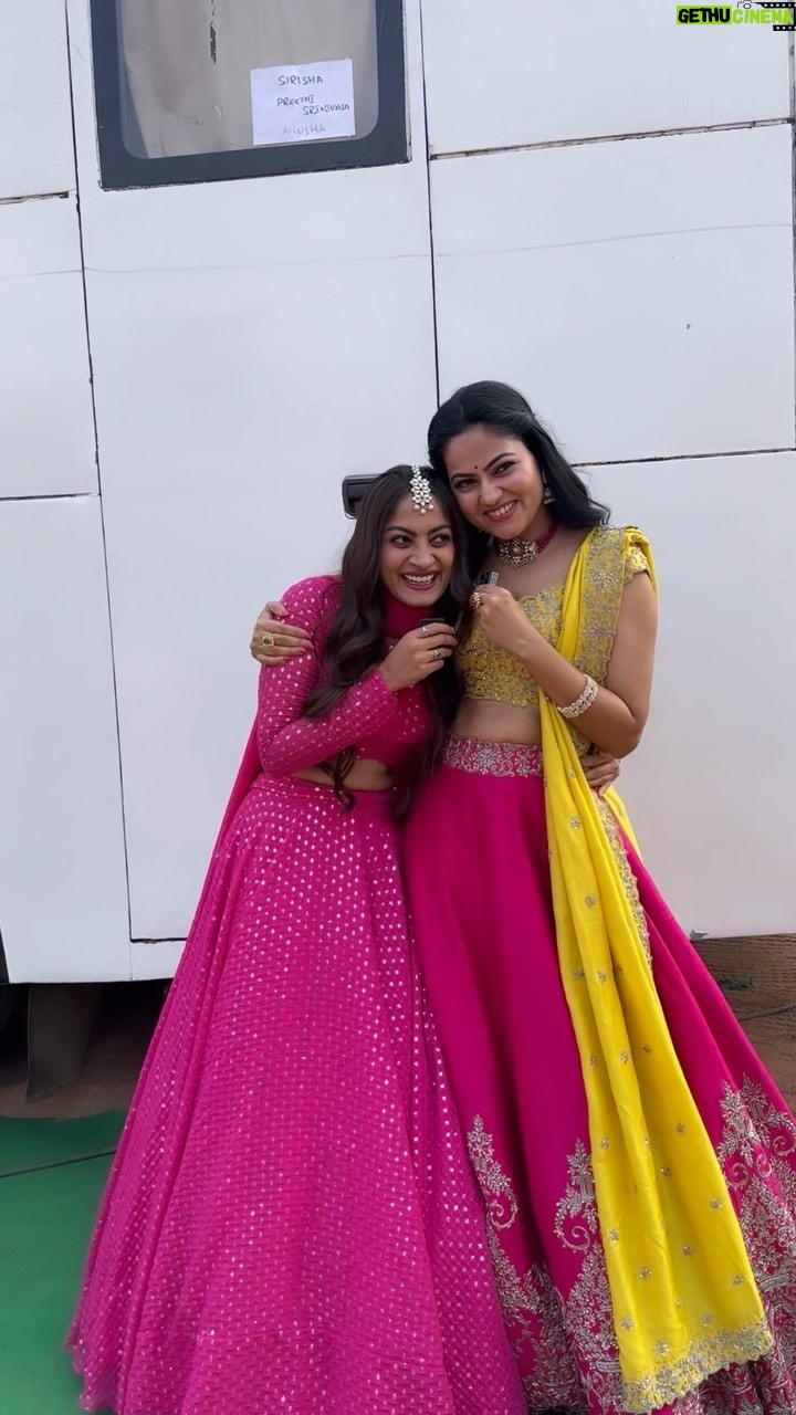 Suhasini - 15.5K Likes - Sissoooo 💕
.
.
Ok , last one in this outfit 🫣 & tq so much @pari.designers_ for this amazing look 🥰