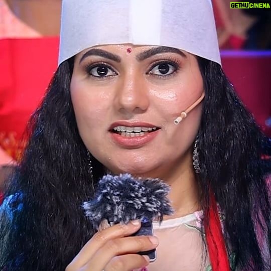 Suhasini - 8.6K Likes - First time jeevitam lo vanta cheyabotunna Suhasini🤣🤣...a vanta ela undo telusukovalante...
Watch #SuperQueenSeason2 Tomorrow at 11 AM on #ZeeTelugu
#SuperQueen #SQ2 #ZeeOnTheGoReels
@suhasini_actress