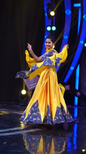 Suhasini Instagram - Neela yavaruu lene leru 🌻✨
Designer: @sreha_designer_studio 
.
.
.
.
.
#omshantiommovie #angel #trendingreels #feelsgood #asthetic #suhasiniactress #indianserialactress #southindianserialactress