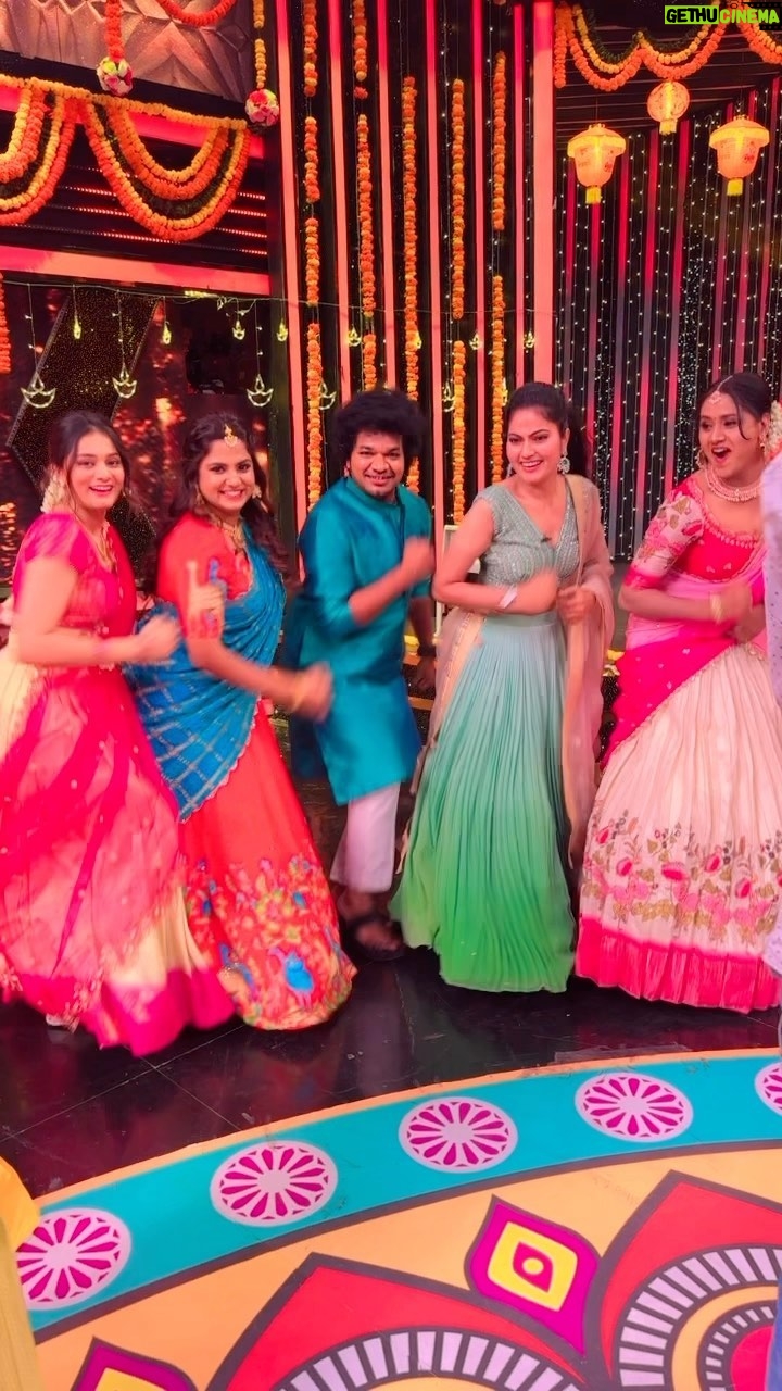 Suhasini - 23.5K Likes - Lingidi lingidi😍🤣 with this beautiful ladies😍
@rakshaa_official @suhasini_actress @keerthibhatofficial
#friendship #starmaa #mukkuavinash #adiwaramwithstarmaaparivvaram