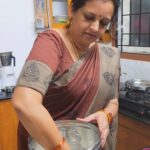 Sujatha Babu Ramesh Instagram - Soft aa இட்லி மாவு 😍😍 #instagram #instareels #reelindia #shorts #reels #insta #homemade #kitchen #cooking #rice #southindian #idli #dhosa #saree #sareelover #trending #viral #youtube #youtubechannel #influencer #dinner #breakfast
