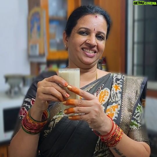 Sujatha Babu Ramesh Instagram - Cool ஷார்ஜா milkshake 😍😍 #instareels #instareelsindia❤️ #instareel #shorts #youtube #youtubechannel #youtubevideo #influencer #influencers #saree #sareelove #sareelover #kerala #cooldrinks #summerspecial #summerdrink #holiday #instagram #reels #trendingreels #cooking #easy #simple #healthy #homemade #ipl #cricket #dhoni
