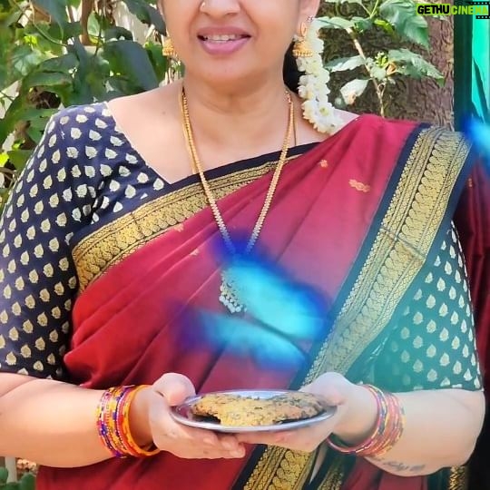 Sujatha Babu Ramesh Instagram - 🩷🩷கீரை வடை 🩷🩷 #instagram #reels #indianfood #insta #homemadefood #cooking #spinach #oil #youtube #youtuber #influencer #channel #evening #snacks #teatime #teatimesnack #business #advertisement #saree #sareelove #oilfood