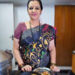 Sujatha Babu Ramesh Instagram - சிறுதானிய உணவு 😍வெள்ளை சோள இட்லி 😍இனிப்பு பணியாரம் 😍 #reels #instagram #instareels #reelsinstagram #reelsvideo #shorts #youtube #food #foodvideo #youtuber #cooking #millet #breakfast #dinner #recipe #celebrity #kitchen #saree #sareelove #sareefashion #sareecollection வெள்ளை சோளம், உளுத்தம் பருப்பு, வெந்தயம், உப்பு, வெல்லம், ஏலக்காய், எண்ணெய்