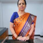 Sujatha Babu Ramesh Instagram - 😍பாலாக் பனீர் பராத்தா 😍Healthy tasty #reels #instareels #reelsinstagram #instagram #shorts #youtube #youtubeshorts #shortsvideo #trendingreels #trending #viral #viralvideos #cooking #breakfast #dinner #easy #kitchen #saree #sareelove #sareecollection