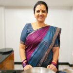 Sujatha Babu Ramesh Instagram - உருளைக்கிழங்கு போண்டா 😍 #reels #instareels #instagram #reelsinstagram #shorts #youtube #youtuber #youtubechannel #youtuber #trendingreels #trending #trendingvideos #viralreels #saree #easy #snacks #music #90s #cooking #kitchen