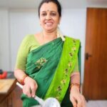 Sujatha Babu Ramesh Instagram - 😍😍தக்காளி பஜ்ஜி 😍😍 #reels #reelsinstagram #instagram #instareels #insta #shorts #shortsvideo #video #youtube #youtubechannel #youtubevideo #cooking #kitchen #home #homemade #lunch #sidedish #saree #sareelove