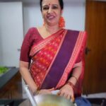 Sujatha Babu Ramesh Instagram – ரொம்பவே சுலபமான பூண்டு புளிக்குழம்பு 🩷🩷🩷
#reels #reelsinstagram #instagram #instagramreels #reelsindia #reelsinsta #shorts #shortsvideo #youtube #youtubechannel #youtubevideo #viralreels #viralvideos #trendingreels #easy #cooking #kitchen #southindian #receipies #lunch #saree #sareelove