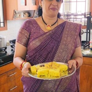 Sujatha Babu Ramesh Instagram - No maidha no egg.  RAVA CAKE 😍😍
#reels #reelsinstagram #instagram #instareels #reelsindia #shorts #youtube #youtubevideo #influencer #cake #eggless #baking #homemade #cooking #kitchen #saree #sareelove #easy #simple