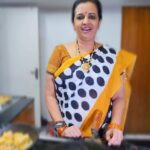 Sujatha Babu Ramesh Instagram - 😍PANEER TIKKA 😍 yummy tasty #reels #instareels #shorts #youtube #youtubevideo #shortshorts #easy #easyrecipes #dinner #sidedish #northindianfood #paneer #paneertikka #paneerrecipes #paneerlove #saree #sareelove #bachelor #celebrity #actress #tamilcinema #quickrecipes