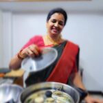 Sujatha Babu Ramesh Instagram - இந்த இட்லி வேற லெவல் 😍😍அவல் இட்லி 😍😍#reels #shorts #instagram #instareels #influencer #youtubechannel #youtuber #shortsvideo #saree #trendingreels #viral #viralvideos #snacks #teatime #easyrecipes #homemade #cooking #southindianreceipe #healthyfood