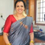 Sujatha Babu Ramesh Instagram - NAAN செய்வது இவ்ளோ ஈஸியா 😄😄😄😄#instagram #reels #instareels #youtuber #shorts #influencer #trendingreels #shortsvideo #youtubechannel #youtuber #cooking #homemade #easy #simple #summer #holidays #happyholidays #dinner #breakfast #care #kids #kidsfood #favorite #restaurant #saree #sareelove #sujathababu #northindianfood