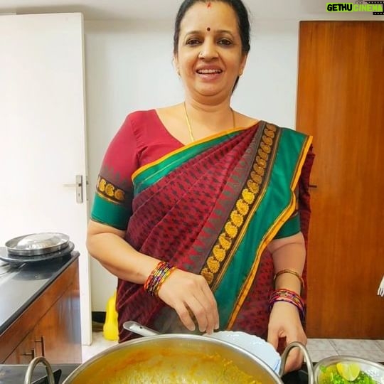 Sujatha Babu Ramesh Instagram - பட்டாணி மசால் 😍😍😍yummy tasty #reelsinstagram #reels #insta #instagram #instareels #shorts #youtube #youtubevideo #youtuber #youtubeshorts #roadside #cooking #kitchen #viralreels #trendingreels #southindianfood #homemade #sidedish #vegetarian