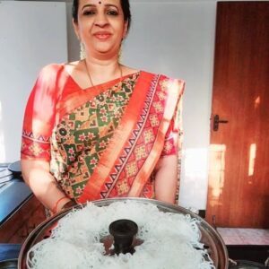 Sujatha Babu Ramesh Instagram - இடியாப்பம் இவ்ளோ சுலபமா?????? 😍😍😍

#reels #reelsinstagram #insta #instareels #shorts #youtube #shortsvideo #youtubechannel #breakfast #dinner #southindianfood #healthyfood #healthyrecipes #saree #cooking #kitchen