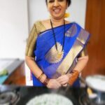 Sujatha Babu Ramesh Instagram - வெந்தயகீரை தோசை 😍 #reels #instareels #reelsinstagram #shorts #youtube #youtubevideos #youtuber #instagram #trending #trendingreels #trendingvideos #cooking #kitchen #home #homemade #easy #easyrecipes #breakfast #dinner #healthyfood #southindianfood #saree #sareelove