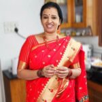 Sujatha Babu Ramesh Instagram - 😍மினி உளுந்து போண்டா, பச்ச புளி சட்னி 😍 #reels #instagram #instareels #instareelsindia❤️ #shorts #youtube #youtuber #youtubevideo #cooking #easy #easyrecipes #receipe #snacks #saree #celebrity #evening #rainyday #news #suntv