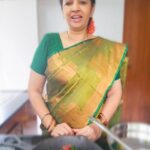 Sujatha Babu Ramesh Instagram - மணத்தக்காளி கீரை துவையல் 😍😍ஆரோக்ய சமையல் 😍😍😍 #reels #instagram #instareels #shorts #shortsvideo #youtube #youtuber #youtubevideo #reelsinstagram #saree #sareelove #kitchen #cooking #easy #easyrecipes #receipe #lunch #spinach #healthyfood #healthy #news #celebrity #home #homemade #homecooking