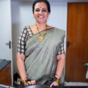 Sujatha Babu Ramesh Instagram - 😍Chilly chappathi 😍 quick and easy Breakfast
#reels #reelsinstagram #reelsindia #reelsinsta #shorts #youtube #shortsvideo #youtuber #youtubevideo #breakfast #dinner #easy #cooking #kitchen #different #saree #sareelove #sareecollection #actress #celebrity #news #newsreader