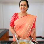 Sujatha Babu Ramesh Instagram - 😍Cauliflower Peas Gravy 😍😍#reels #instagram #instareels #reelsinstagram #instagramreels #shorts #youtube #youtuber #youtubevideo #cooking #kitchen #easy #easyrecipes #easyrecipe #lunch #dinner #sidedish #vegetarian #vegetables #celebrity