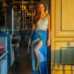 Sukhmani Sadana Instagram – A little posing hurt no one 
1,2,3,4 or 5? 🔹🔷🔹

Wearing @zaitraclothing 
Shot at @theritzcarltonpune 
Camera @shubham_wanjare.jpg 

#sunset #sunsetphotography #sunsetlovers #sukhmanisadanaXRitzCarlron #sukhmanisadana #ritzcarlton #ritzcarltonpune #punecity #travelhost #collaboration #travelwithsuki #host #anchor