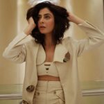 Sukhmani Sadana Instagram - For the sake of Insta’s New Filters ;) #muchneeded #shootmode #portrait #photoshoot #symmetry #beige #neutrals #strikeapose #shooting #sukhmanisadana