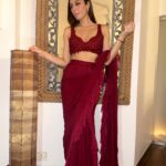 Sukhmani Sadana Instagram - Embracing my favourite colour in my all time favourite @chhavviaggarwalofficial chhavviaggarwalofficial ♥️ #latergram #indianwear #sari #friends #stitchedsaree #chhavviaggarwal #sukhmanisadana